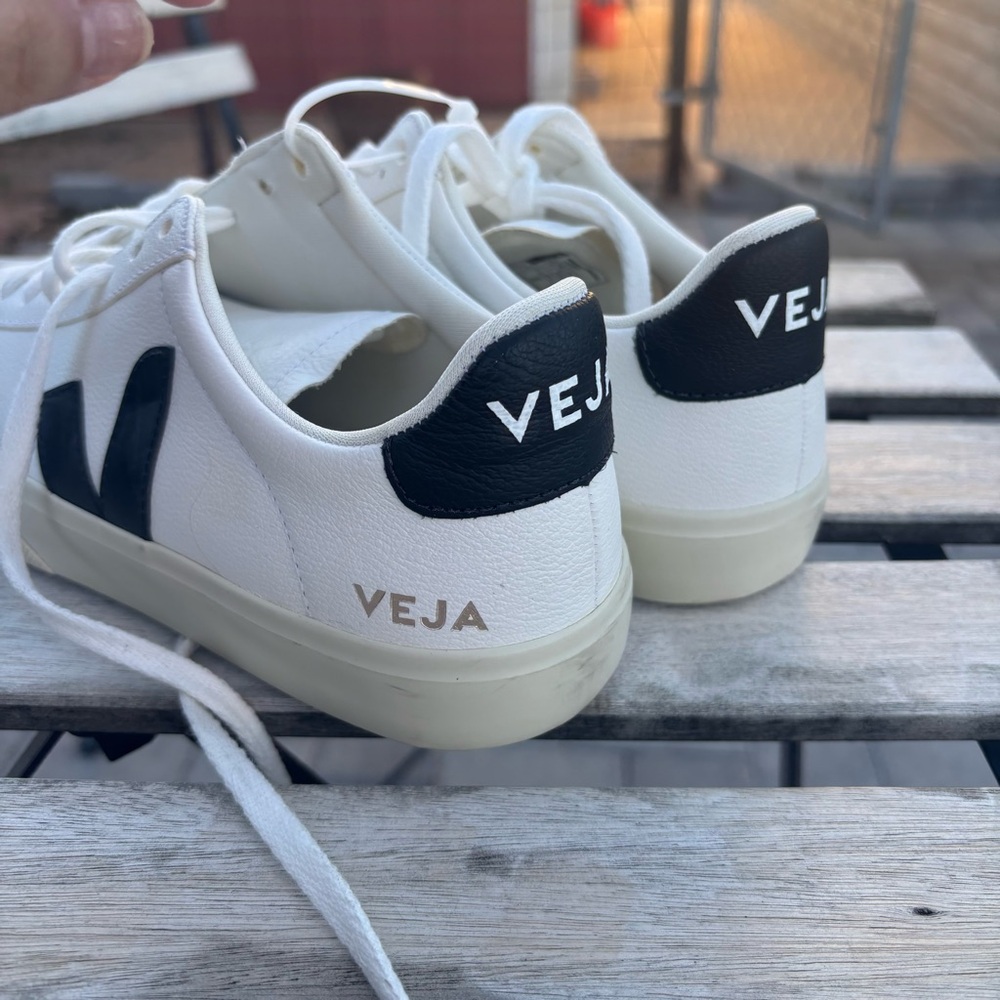 Veja Men's V-10 Sneakers in White Black Leather - Picture 10 of 10